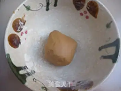 Make Little circle of red sugar step 2