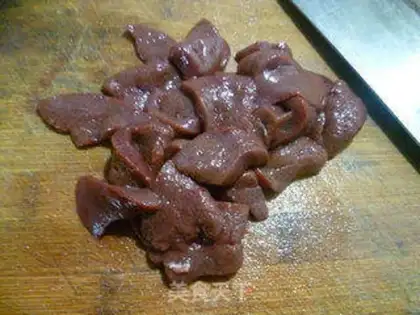 Make Onion fried liver step 1