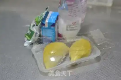 Make The durian mousse cake step 0