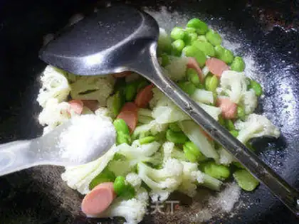 Make Ham sausages, beans, broccoli step 8