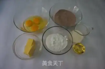 Make Strawberry cream chocolate cake step 1