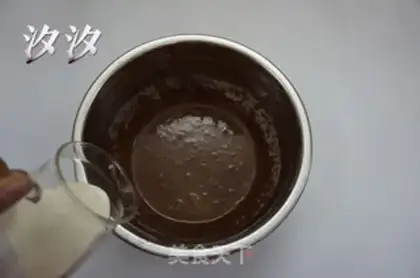Make Strawberry cream chocolate cake step 6