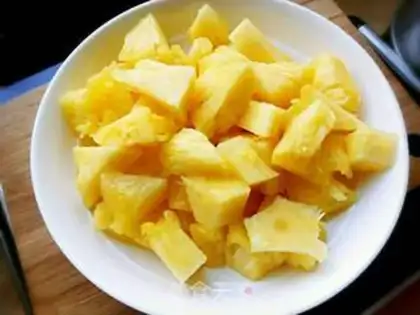 Make Old pineapple meat step 0