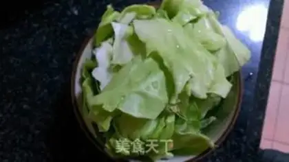 Make The ham and the noodles step 1
