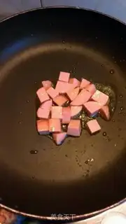Make The ham and the noodles step 3