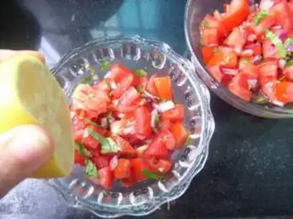 Make Fresh tomato salad step 4