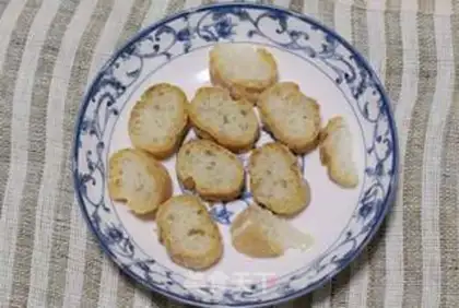 Make Bread salad step 0
