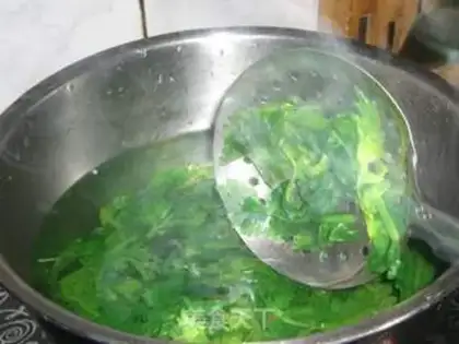 Make Celery leaves and fried eggs step 2
