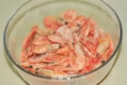 Make Dry pot spicy Arctic shrimp step 2