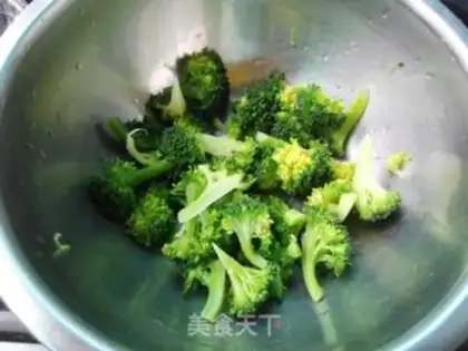 Make Orchid cashew salad step 5