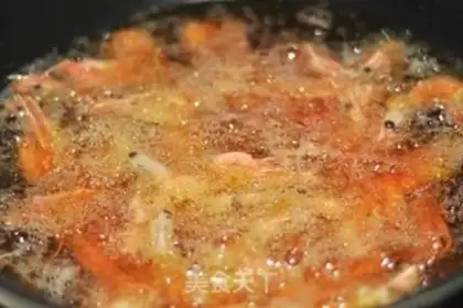 Make Dry pot spicy Arctic shrimp step 3