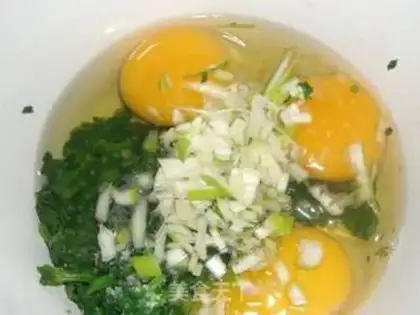 Make Celery leaves and fried eggs step 4