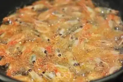 Make Dry pot spicy Arctic shrimp step 4