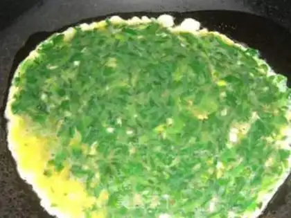 Make Celery leaves and fried eggs step 6