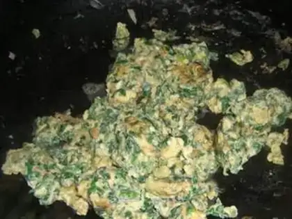 Make Celery leaves and fried eggs step 9