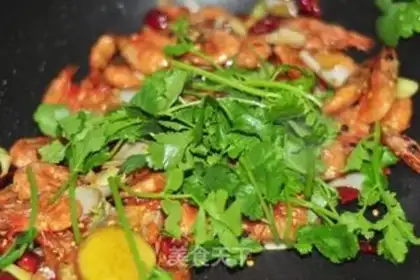 Make Dry pot spicy Arctic shrimp step 12