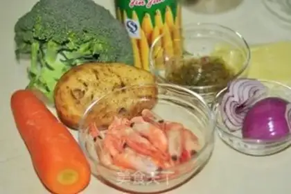 Make Arctic shrimp salad step 1