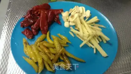 Make Celery pepper beef step 0