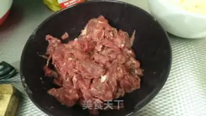 Make Celery pepper beef step 1