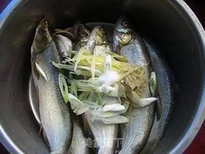 Make Burn white fish step 0