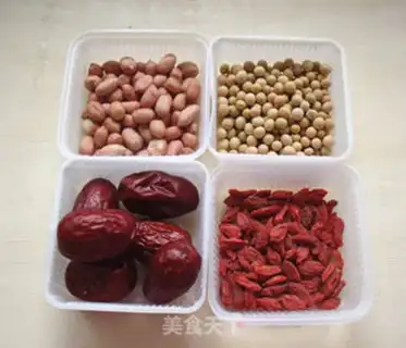 Make Peanuts with red dates step 0