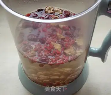 Make Peanuts with red dates step 4