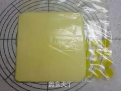 Make Danish yellow milk bag step 4