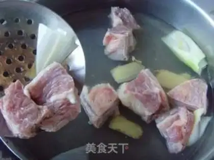 Make Scrambled lamb soup step 1