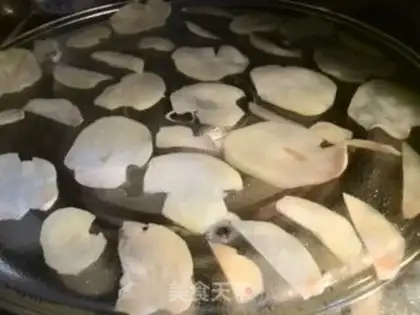 Make Microwave oil-free chips step 2