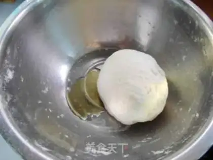 Make Bacon egg pizza step 1