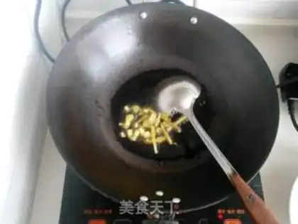 Make Cracked sausage chips step 1