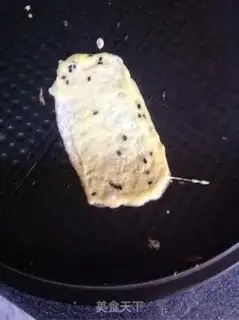 Make Mini sesame egg rolls step 8