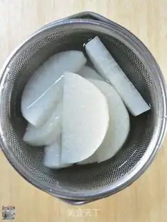 Make Two white rolls of sauce step 4