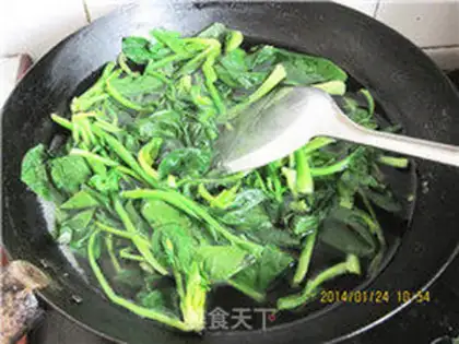 Make Scrambled spinach step 1