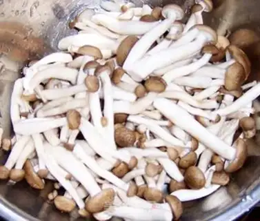 Make Crab mushrooms and fried eggs step 1
