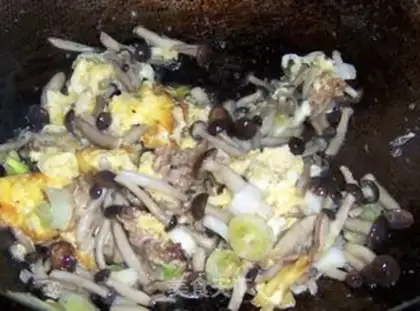 Make Crab mushrooms and fried eggs step 7