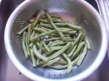 Make Garlic beans step 0