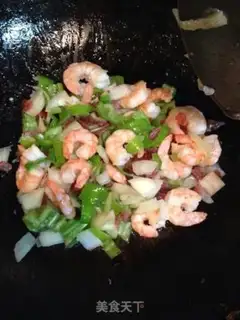 Make Pineapple shrimp fried rice step 4