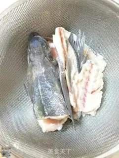 Make The Western bass bone is high step 8