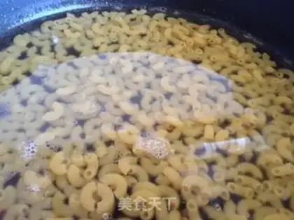 Make Onion mushrooms with macaroni step 0