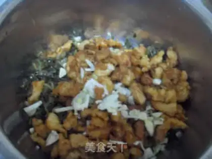 Make A rooster bun in the snow step 3