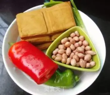 Make Twin pepper peanut beans step 0