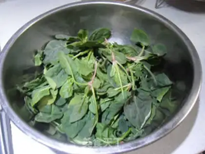 Make Old vinegar spinach peanuts step 0