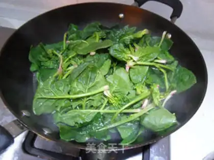 Make Old vinegar spinach peanuts step 2