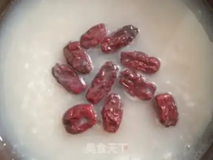Make Five grains of date porridge step 1
