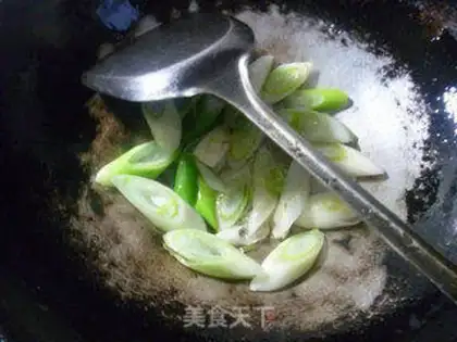 Make Black-eared onion fried chicken step 6