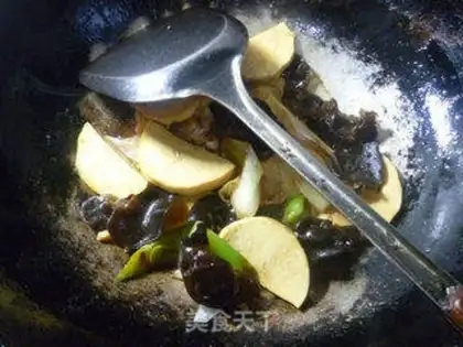 Make Black-eared onion fried chicken step 11