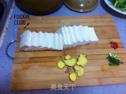 Make Fresh sauerkraut tofu soup step 1