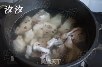 Make Spicy mountain pig hoof step 3