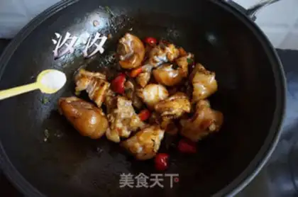 Make Spicy mountain pig hoof step 15